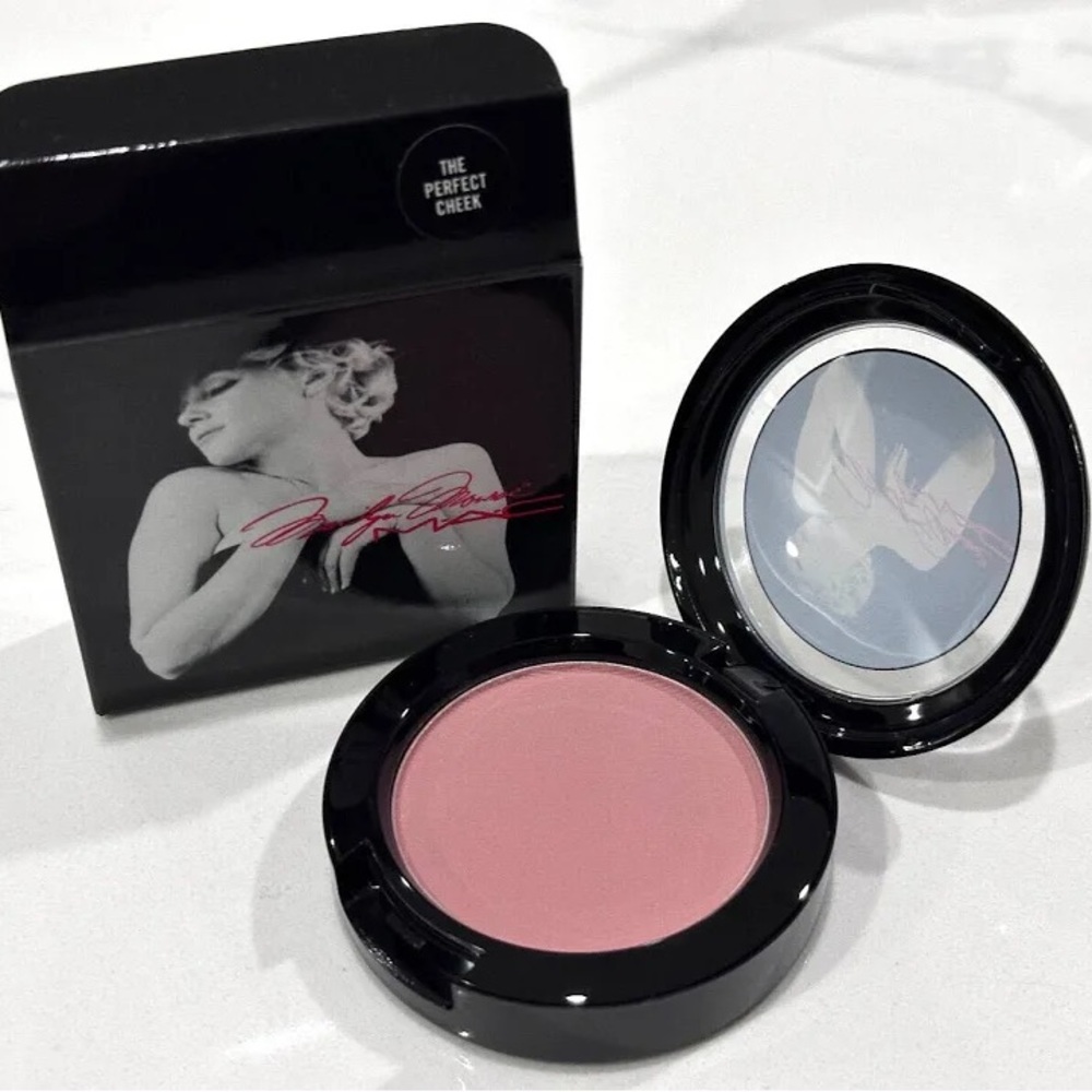 Mac Cosmetics Marilyn Monroe Brand New in box Powder Blush The Perfect Cheek